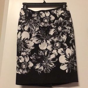 Ann Taylor Women petite skirt. Length 49 cm .